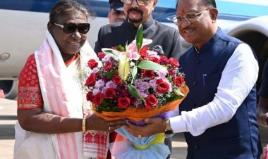 राष्ट्रपति श्रीमती द्रौपदी मुर्मु दो दिवसीय प्रवास पर पहुंची रायपुर, राज्यपाल रमेन डेका और मुख्यमंत्री  विष्णु देव साय ने एयरपोर्ट पर किया आत्मीय स्वागत